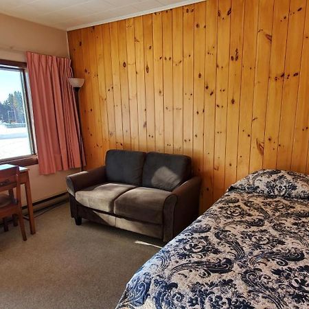Motel Le Fleuron Saint-Donat Exterior foto