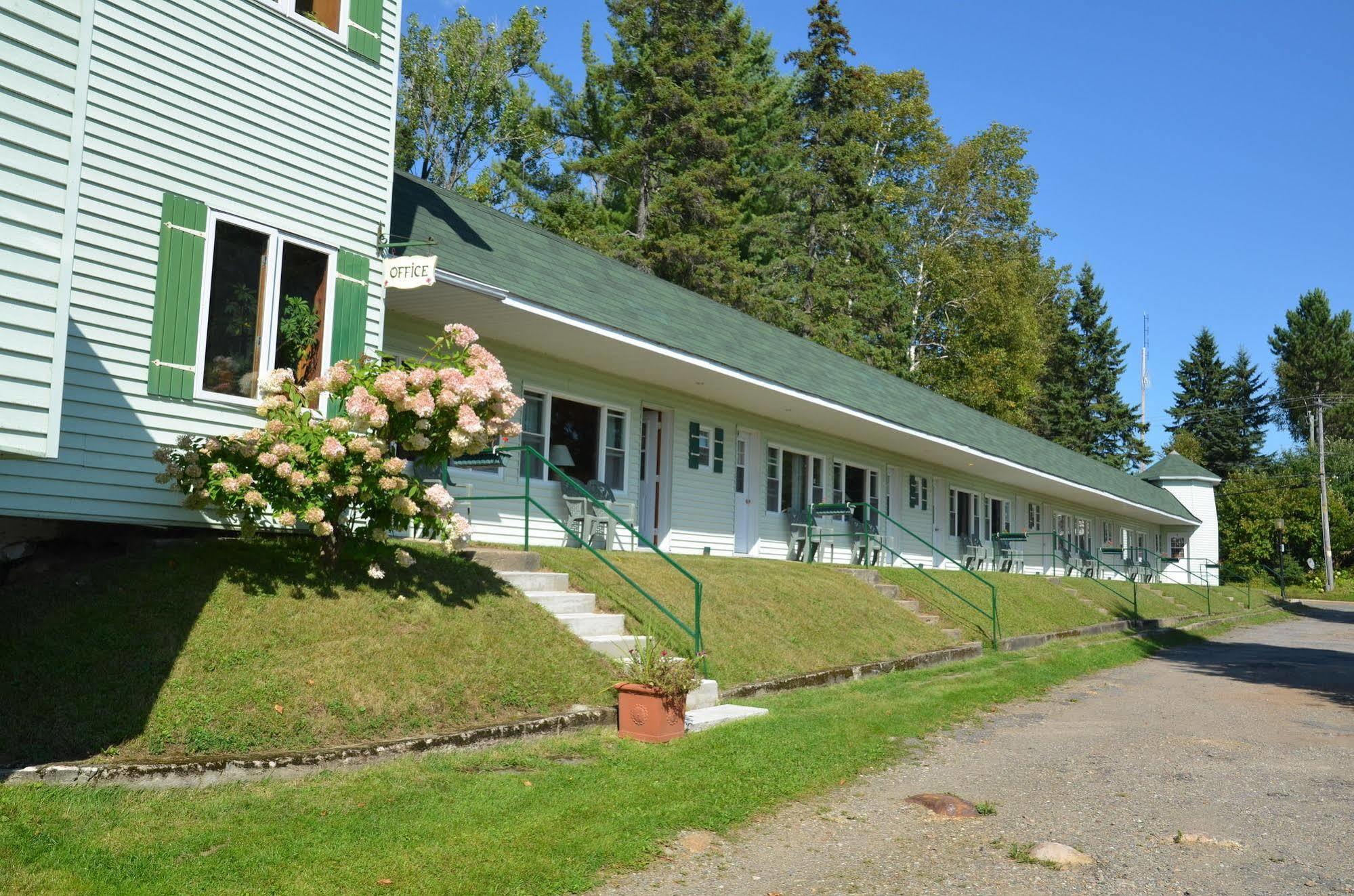 Motel Le Fleuron Saint-Donat Exterior foto