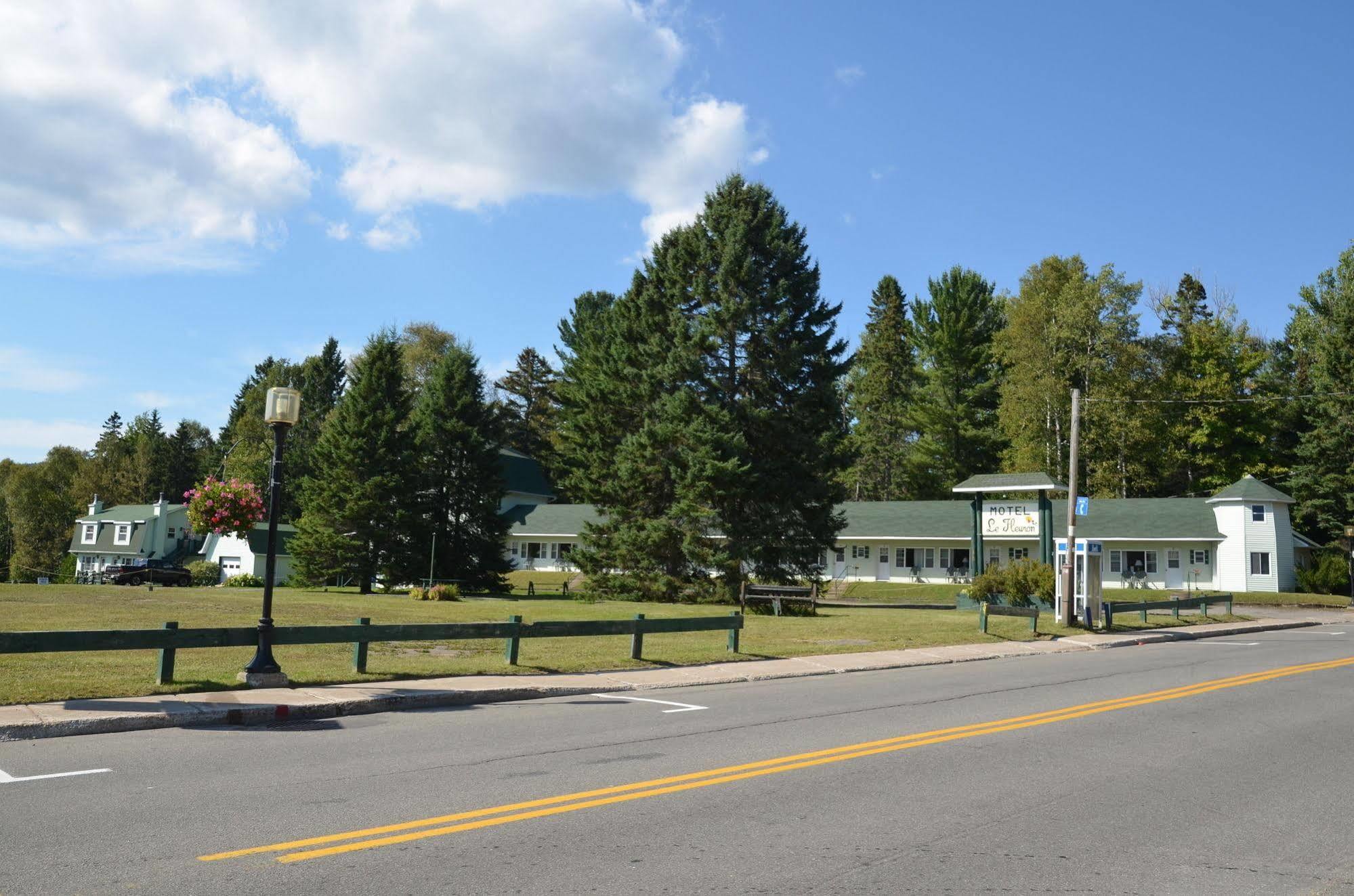 Motel Le Fleuron Saint-Donat Exterior foto